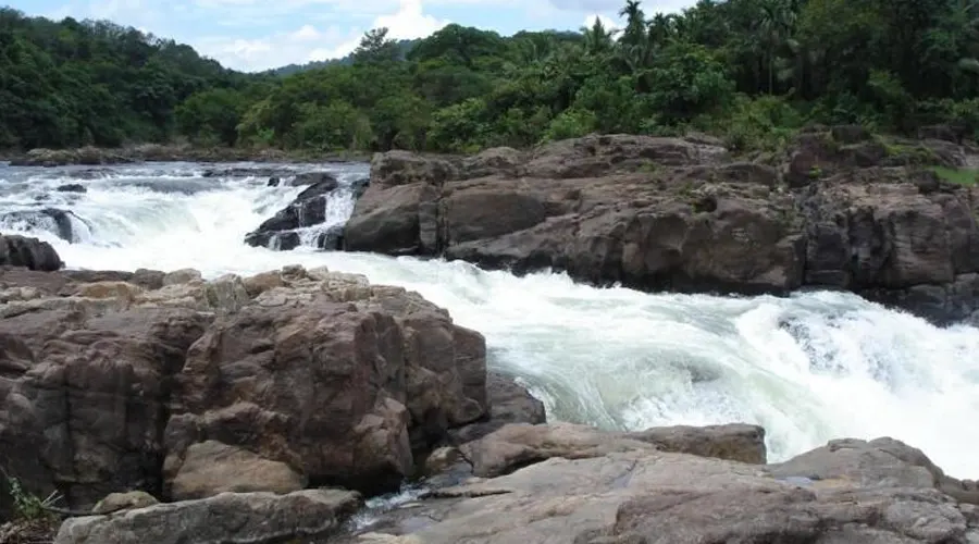 Perunthenaruvi Waterfalls